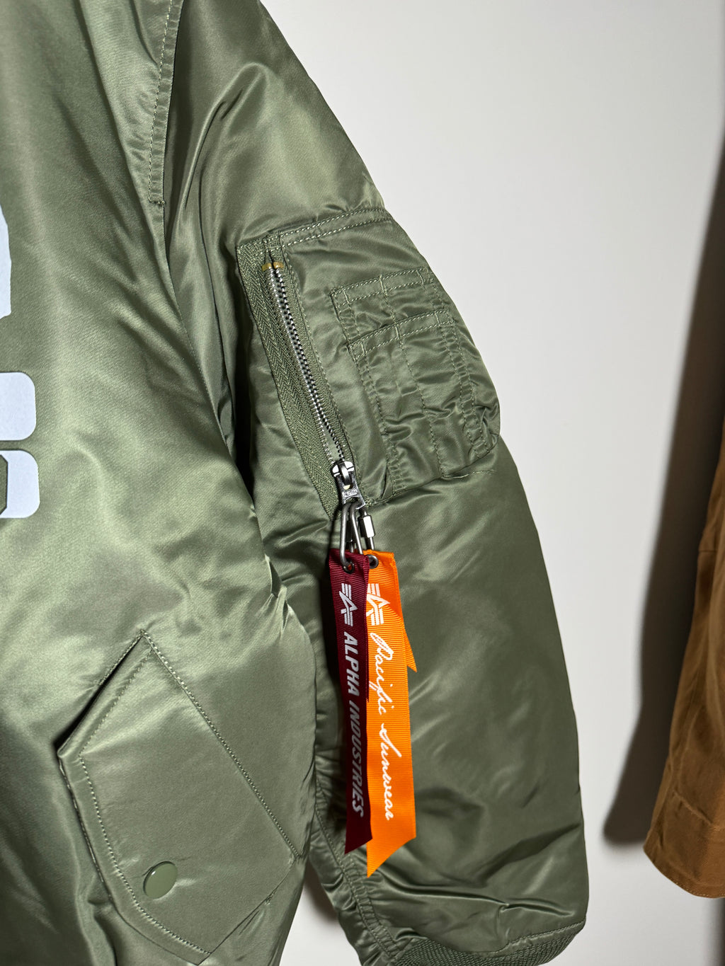 Chaqueta Alpha Industries Ma-1 Bomber Jacket - California Edition "Nueva"