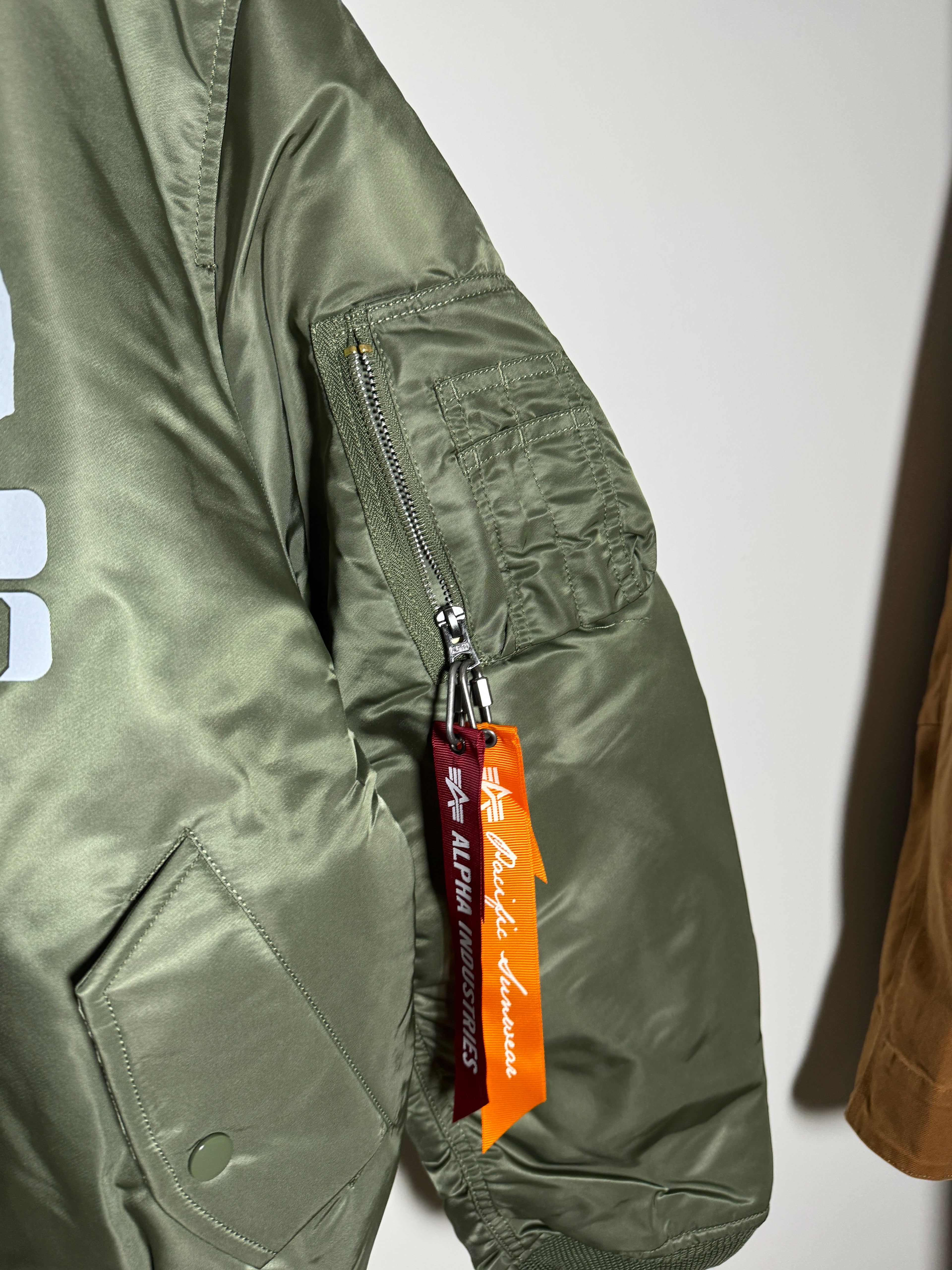 Chaqueta Alpha Industries Ma-1 Bomber Jacket - California Edition "Nueva"