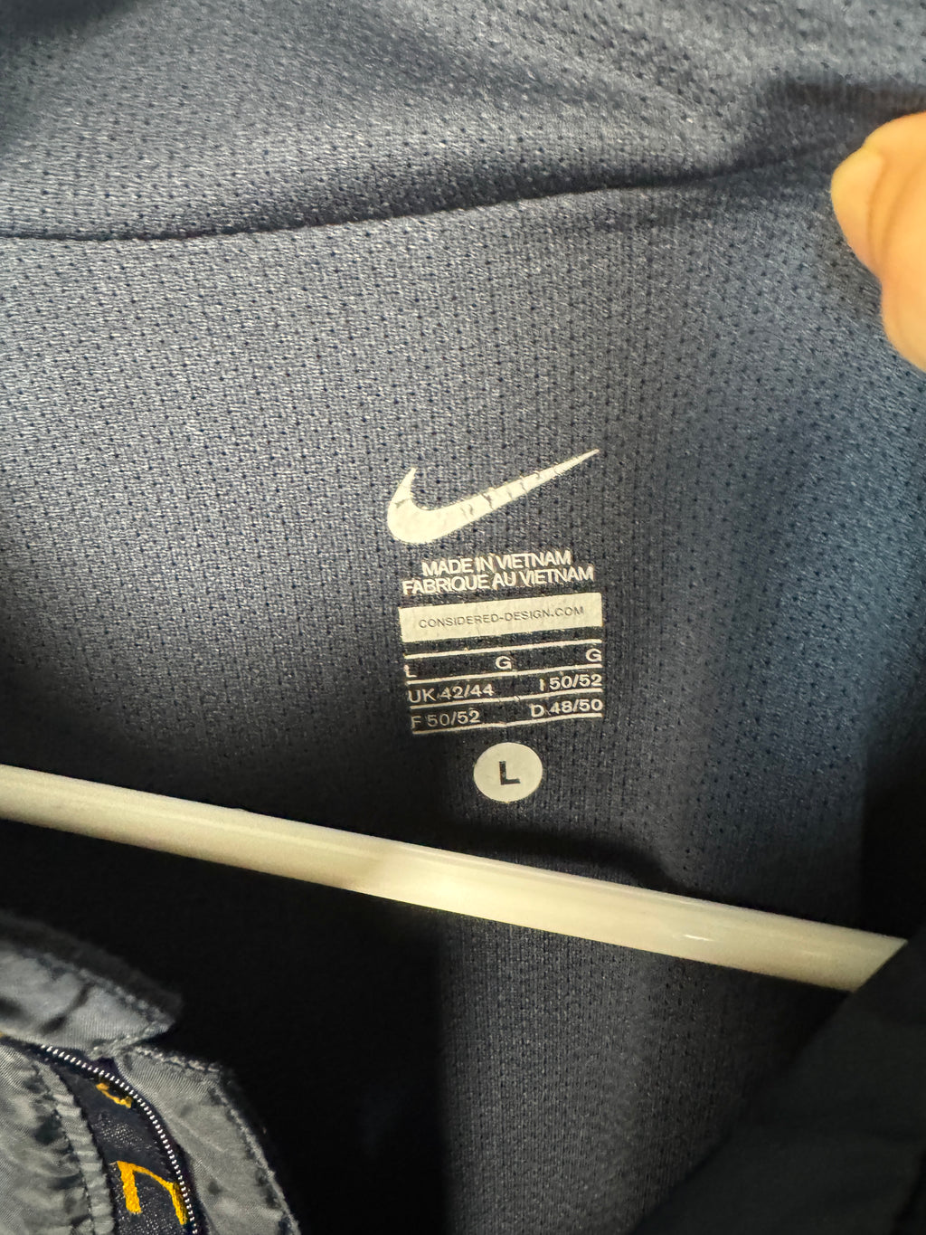 Chaqueta rompeviento Nike Livestrong