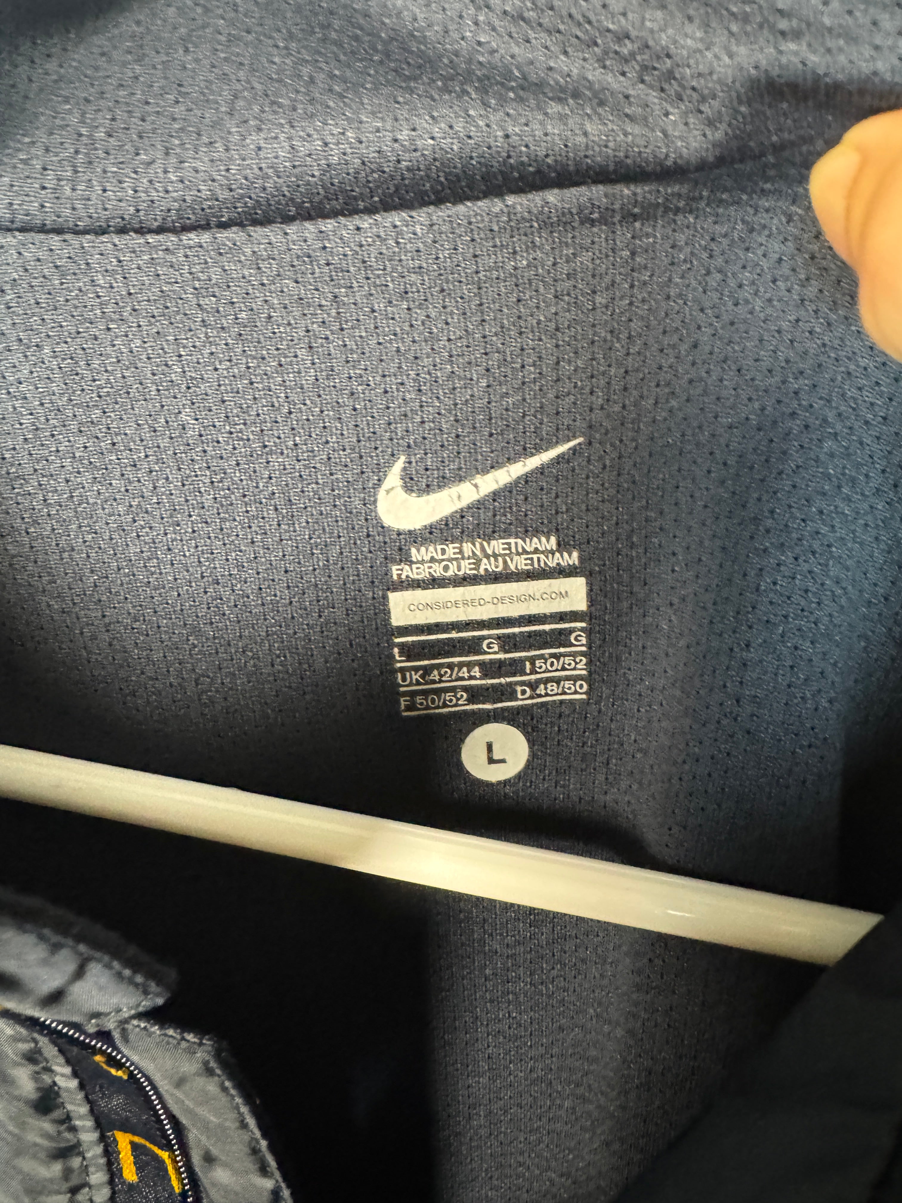 Chaqueta rompeviento Nike Livestrong